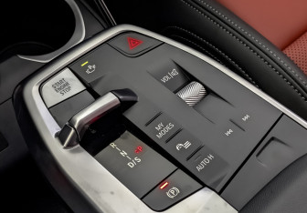 Подержанный автомобиль BMW X1 2024 года (21 фото)