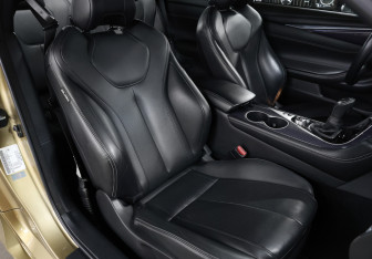 Подержанный автомобиль Infiniti Q60 Coupe 2017 года (11 фото)