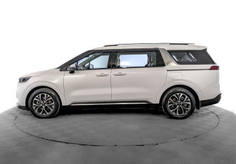 Подержанный автомобиль Kia Carnival 2022 года (8 фото)