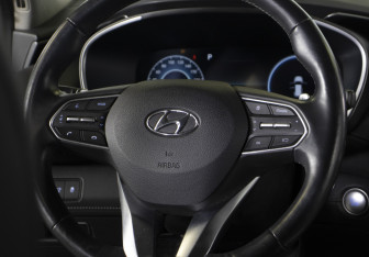 Подержанный автомобиль Hyundai Santa Fe 2021 года (17 фото)