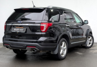 Подержанный автомобиль Ford Explorer 2018 года (5 фото)