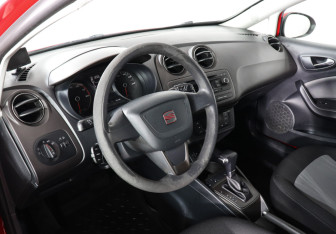 Подержанный автомобиль SEAT Ibiza Hatchback 2013 года (7 фото)