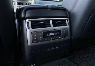 Подержанный автомобиль Lexus LX 2014 года (32 фото)