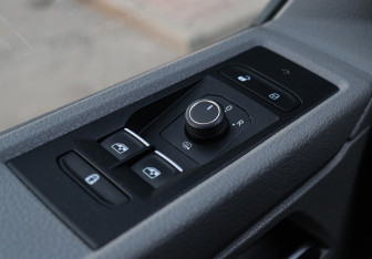 Подержанный автомобиль Volkswagen Caravelle 2021 года (19 фото)