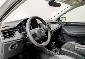 Подержанный автомобиль Skoda Rapid Liftback 2021 года (17 фото)