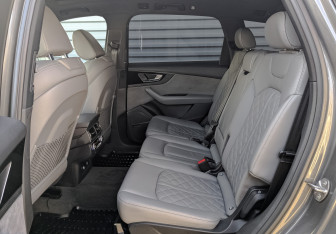 Подержанный автомобиль Audi Q7 2019 года (12 фото)