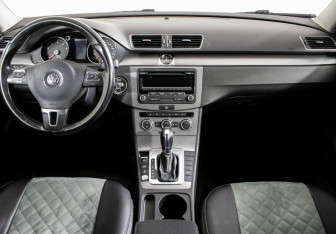 Подержанный автомобиль Volkswagen Passat Sedan 2013 года (11 фото)