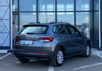 Подержанный автомобиль Skoda Karoq 2020 года (5 фото)