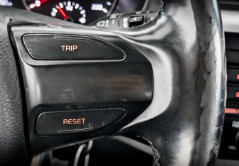 Подержанный автомобиль Kia Rio Hatchback 2019 года (27 фото)