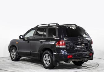 Подержанный автомобиль Hyundai Santa Fe 2010 года (7 фото)