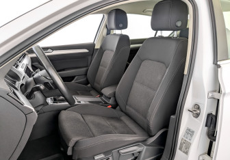 Подержанный автомобиль Volkswagen Passat Sedan 2019 года (20 фото)