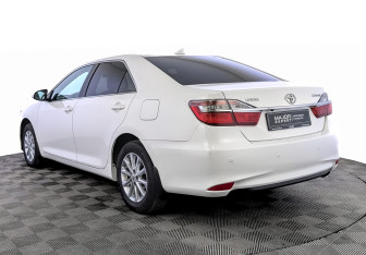 Подержанный автомобиль Toyota Camry Sedan 2017 года (7 фото)