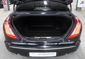 Подержанный автомобиль Jaguar XJ 2013 года (10 фото)