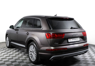 Подержанный автомобиль Audi Q7 2016 года (7 фото)