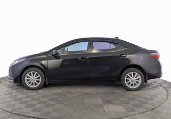 Подержанный автомобиль Toyota Corolla Sedan 2018 года (8 фото)
