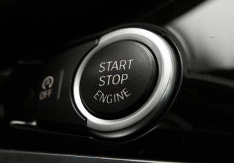 Подержанный автомобиль BMW X4 2015 года (19 фото)