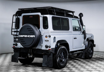 Подержанный автомобиль Land Rover Defender Suv 2008 года (5 фото)