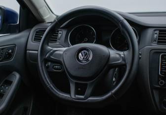 Подержанный автомобиль Volkswagen Jetta Sedan 2015 года (15 фото)
