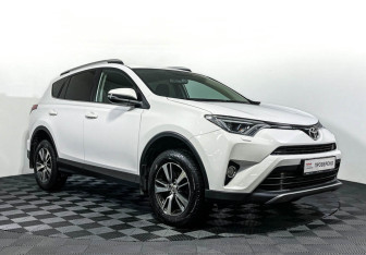 Подержанный автомобиль Toyota RAV4 2018 года (3 фото)