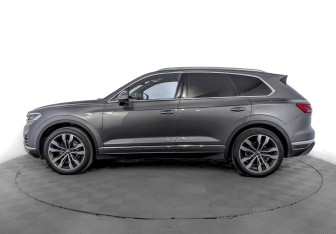 Подержанный автомобиль Volkswagen Touareg 2021 года (8 фото)