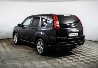 Подержанный автомобиль Nissan X-Trail 2013 года (7 фото)