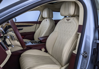 Подержанный автомобиль Bentley Flying Spur 2021 года (20 фото)