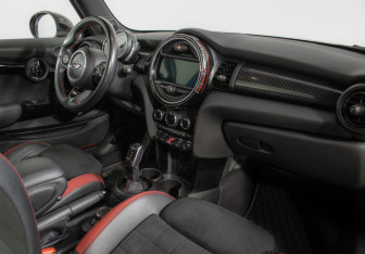 Подержанный автомобиль MINI Hatch 2018 года (9 фото)