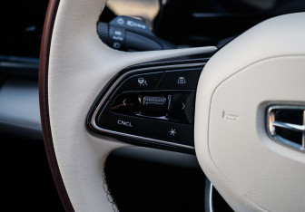 Подержанный автомобиль Geely Monjaro 2023 года (35 фото)