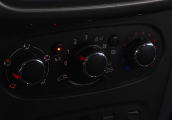 Подержанный автомобиль Renault Logan Sedan 2018 года (13 фото)