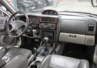 Подержанный автомобиль Mitsubishi Pajero Sport 2003 года (11 фото)