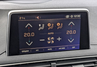 Подержанный автомобиль Peugeot 5008 Suv 2018 года (28 фото)