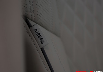 Подержанный автомобиль Voyah Dream 2023 года (21 фото)