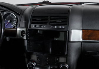 Подержанный автомобиль Volkswagen Touareg 2008 года (13 фото)