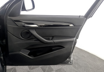 Подержанный автомобиль BMW X1 2021 года (24 фото)