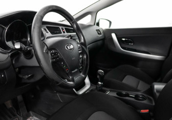 Подержанный автомобиль Kia Ceed Hatchback 2012 года (9 фото)