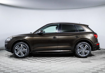 Подержанный автомобиль Audi Q5 2018 года (8 фото)