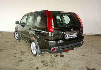 Подержанный автомобиль Nissan X-Trail 2012 года (7 фото)