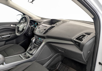 Подержанный автомобиль Ford Kuga 2017 года (11 фото)