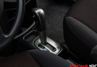 Подержанный автомобиль Nissan Note 2008 года (12 фото)