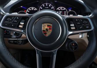 Подержанный автомобиль Porsche Cayenne 2021 года (20 фото)