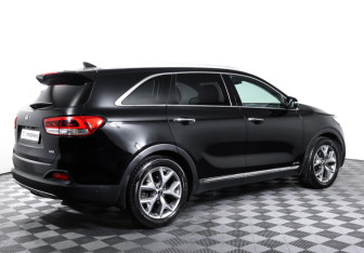 Подержанный автомобиль Kia Sorento 2017 года (5 фото)
