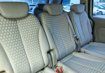Подержанный автомобиль Kia Carnival 2009 года (13 фото)