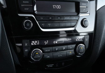 Подержанный автомобиль Nissan X-Trail 2016 года (18 фото)