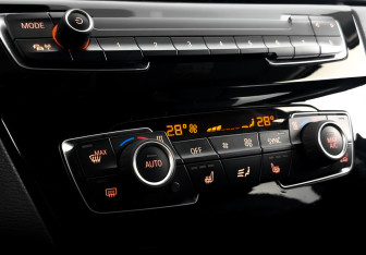 Подержанный автомобиль BMW X1 2016 года (26 фото)