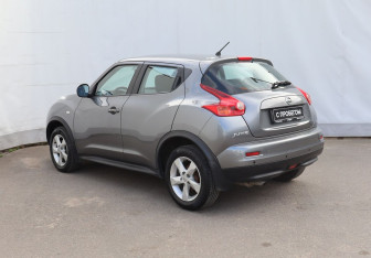 Подержанный автомобиль Nissan Juke 2013 года (6 фото)