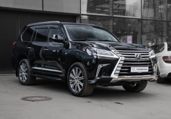 Подержанный автомобиль Lexus LX 2017 года (3 фото)
