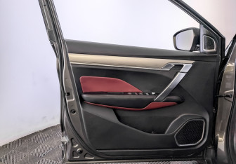 Подержанный автомобиль Geely Coolray 2023 года (19 фото)