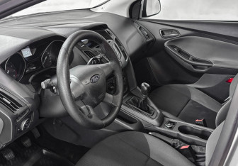 Подержанный автомобиль Ford Focus Hatchback 2011 года (15 фото)