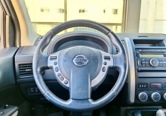 Подержанный автомобиль Nissan X-Trail 2011 года (15 фото)
