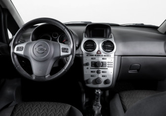 Подержанный автомобиль Opel Corsa 2013 года (12 фото)